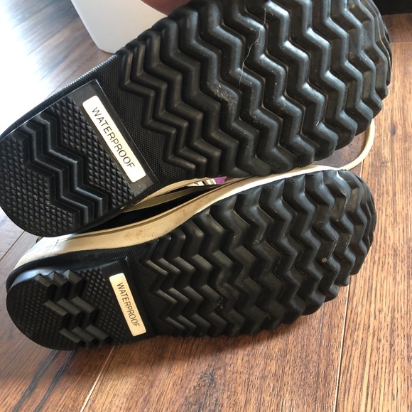Sorel Boots - Picture 2 of 4